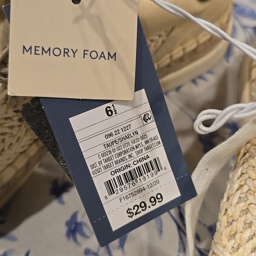 ❤️10/$40 New Women's Cream and Tan Sneakers